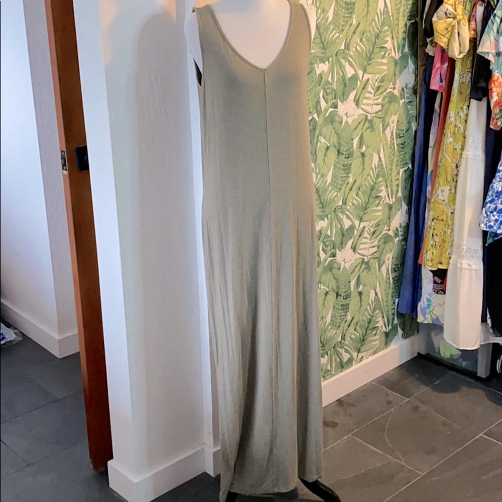 Maxi dress with cute back cross Khaki green